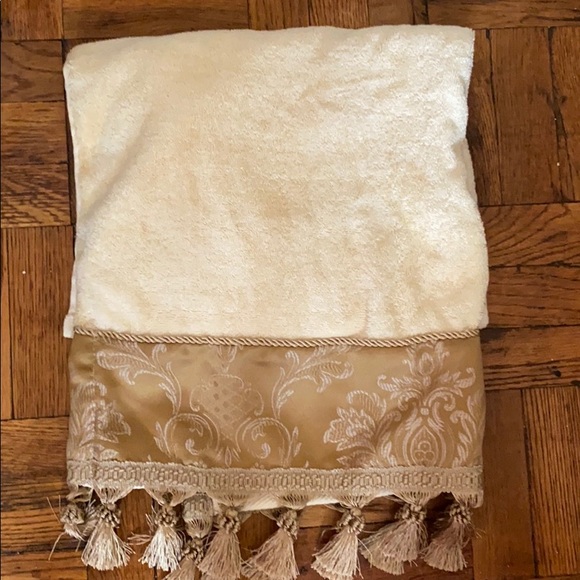 croscill hand towels